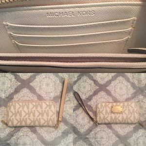 Michael Kors jet set wallet